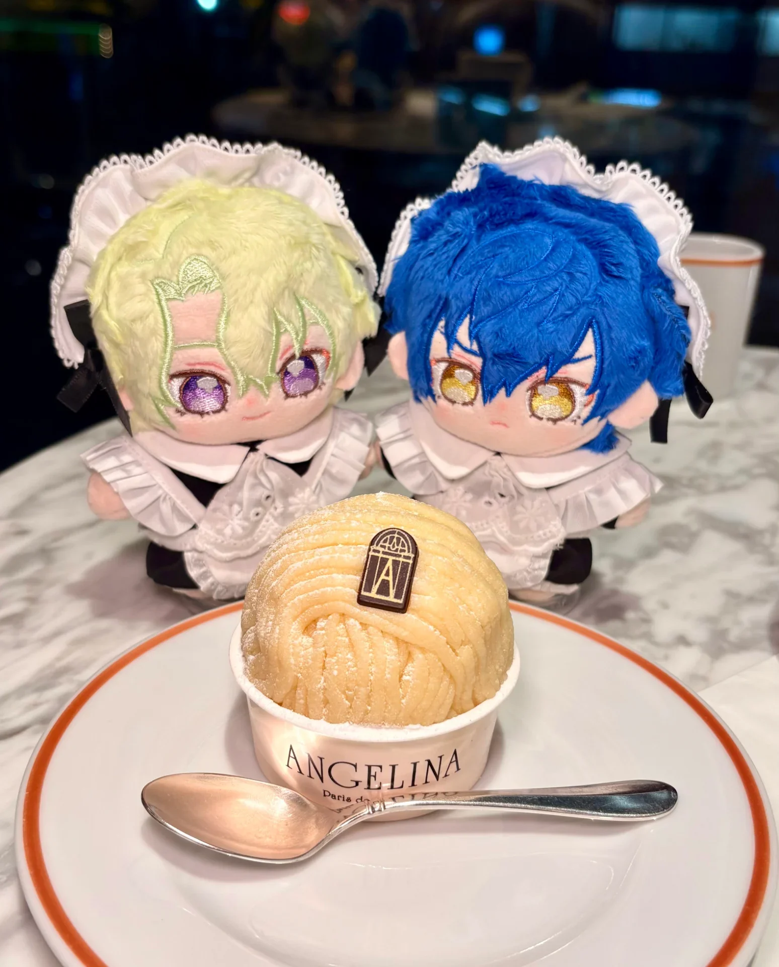 真っ白いモンブランと、明るく映えるぬい