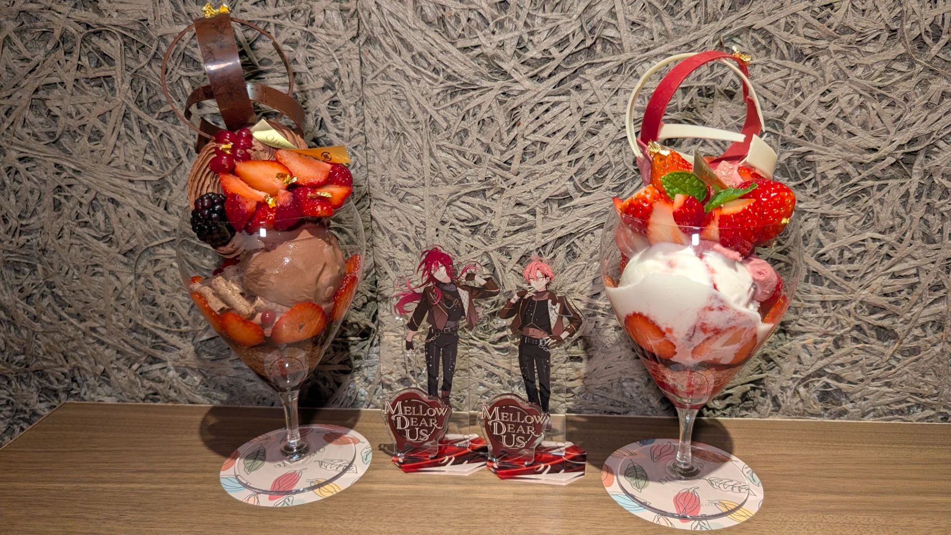 アクリルスタンドと撮ってもいい感じです！