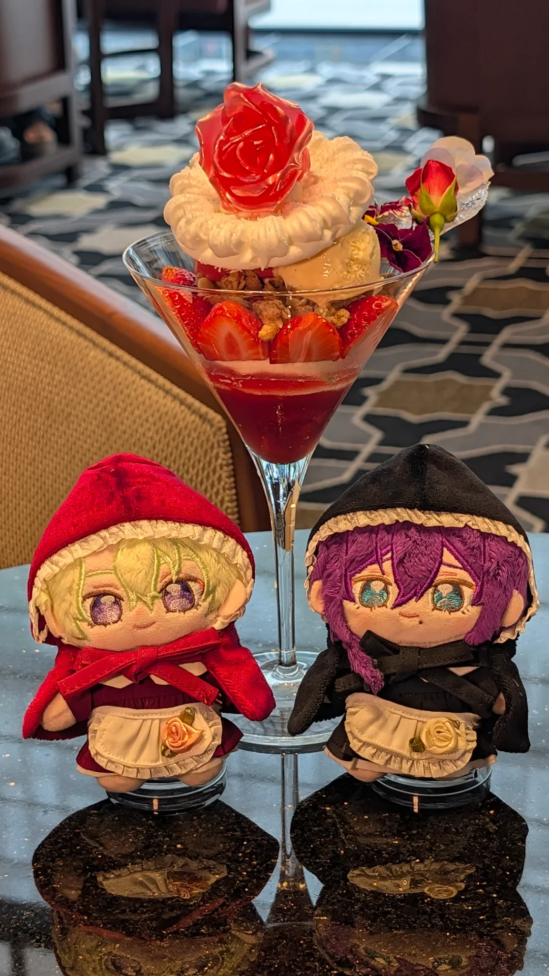 きらきらと光るバラの飴細工