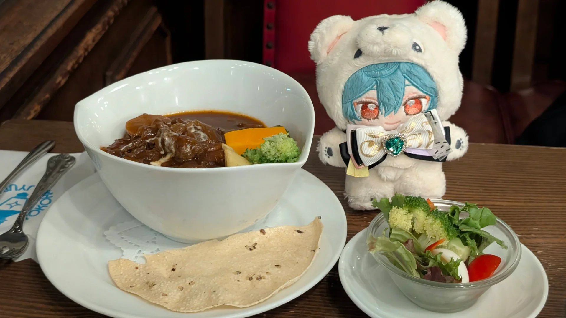 ハヤシライスにはミニサラダがついてお得