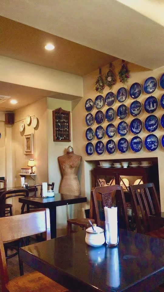 ずらりと並ぶロイヤル・コペンハーゲンのイヤープレート。