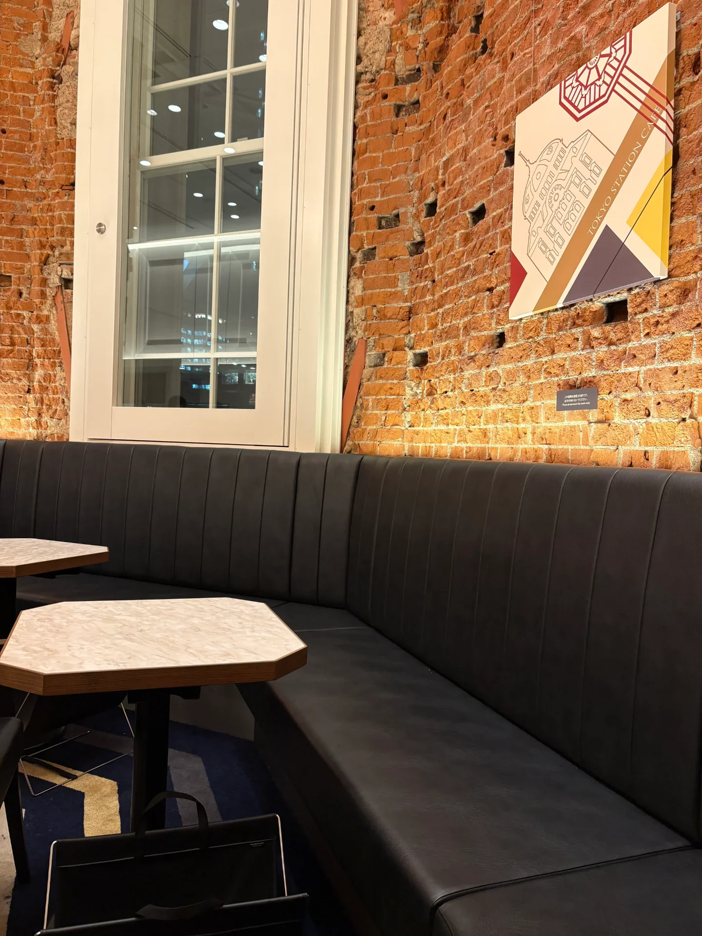 壁には「お手を触れないでください」の注意書きも