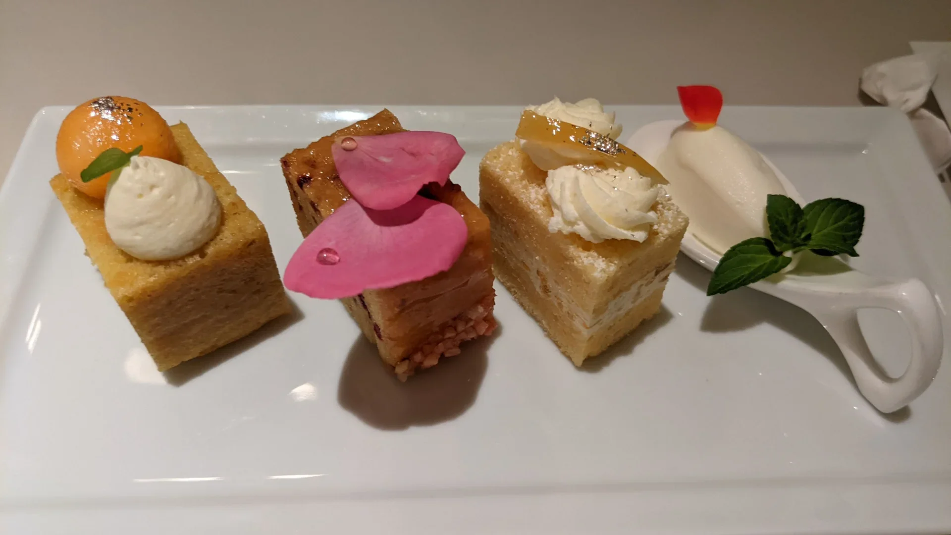 季節ごとに変わるパウンドケーキはテイクアウトも可能