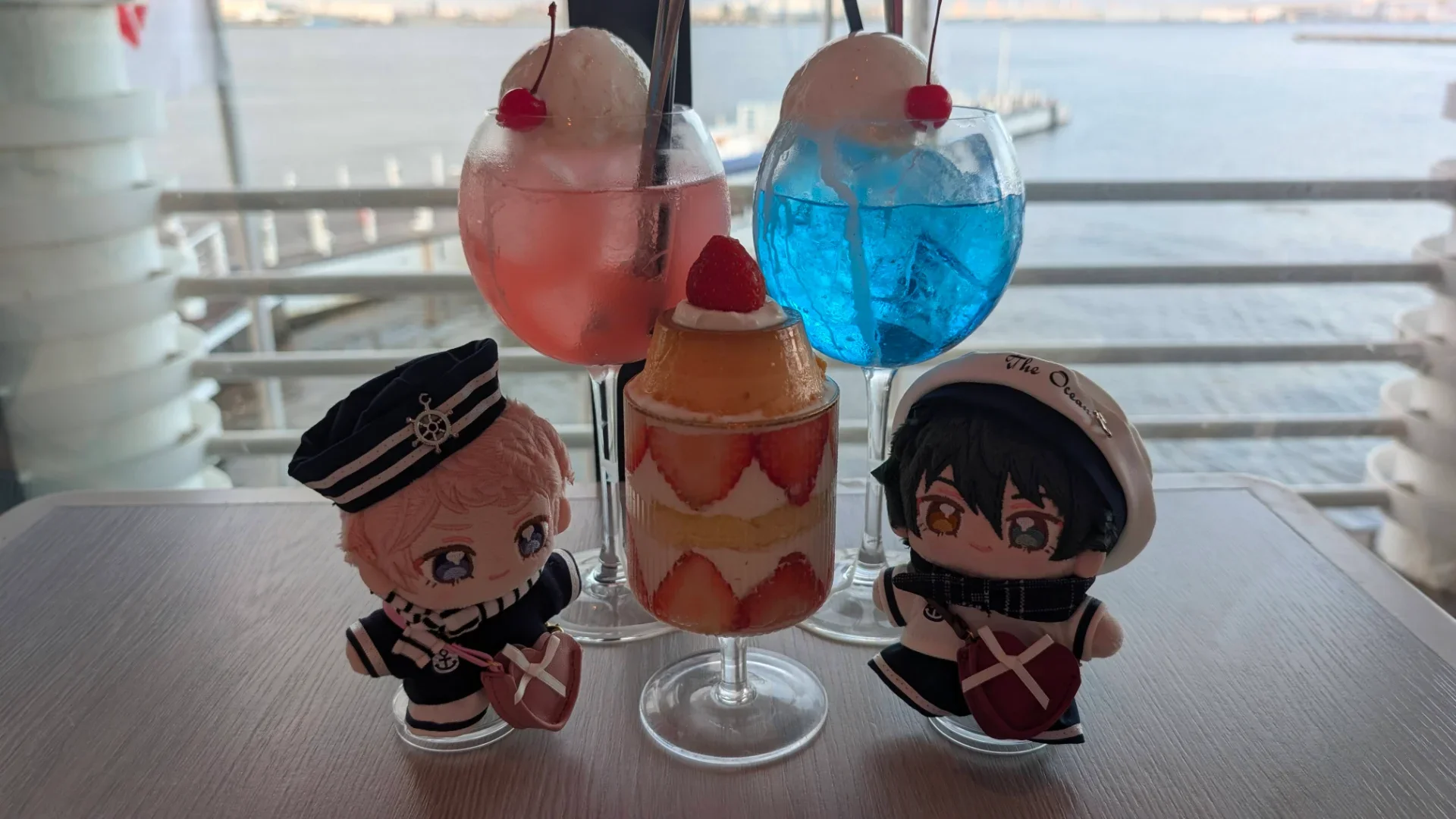 ころんとしたフォルムのクリームソーダが可愛い