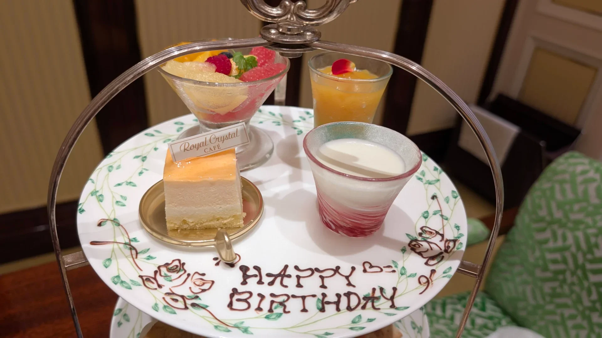 お皿に文字入れも可能です