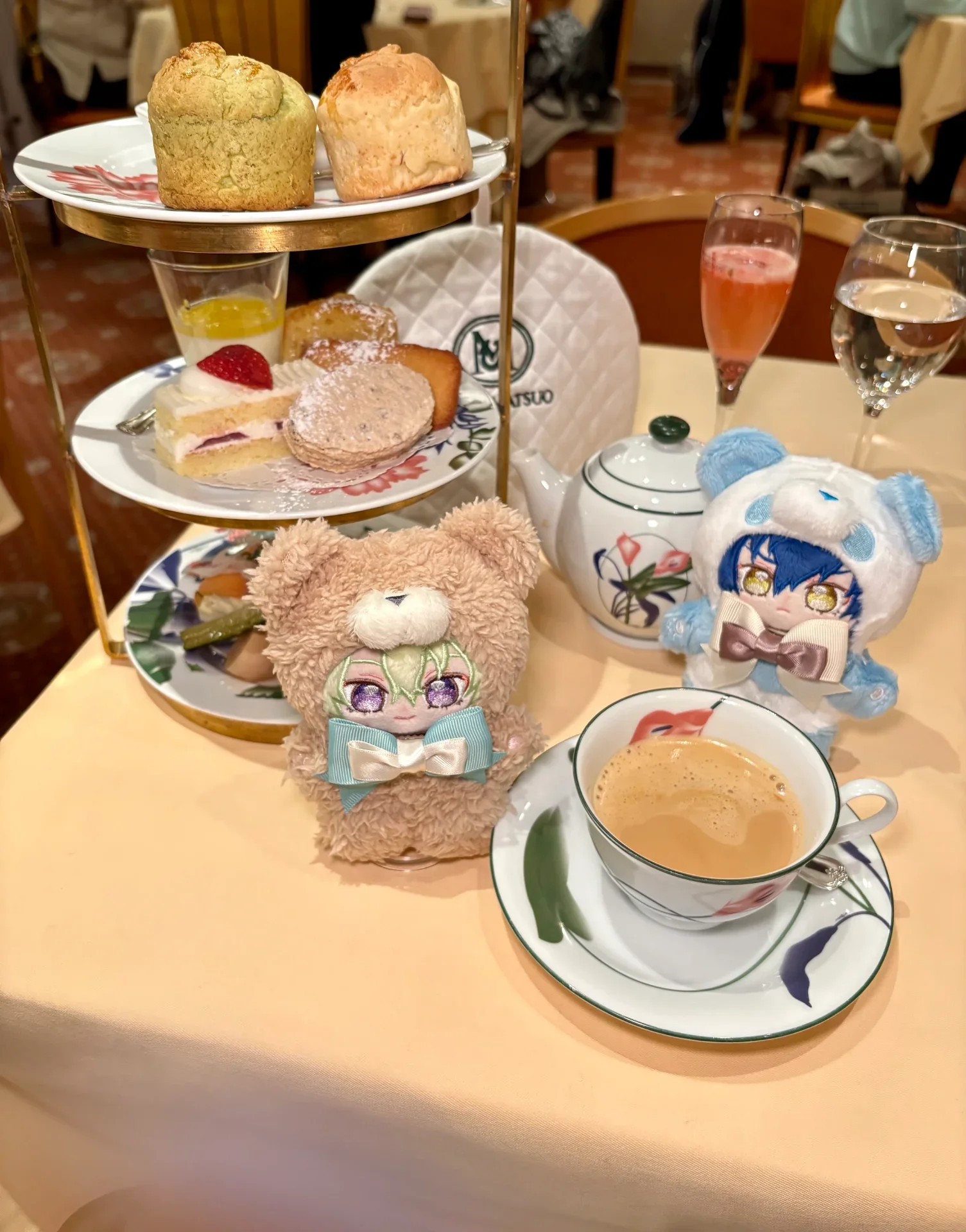 クロスの色も明るくてぬいのお顔がよく映えます◎