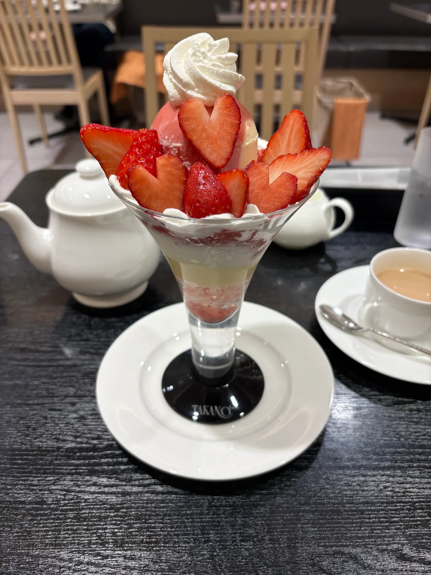 ハート型にカットされた苺が可愛い