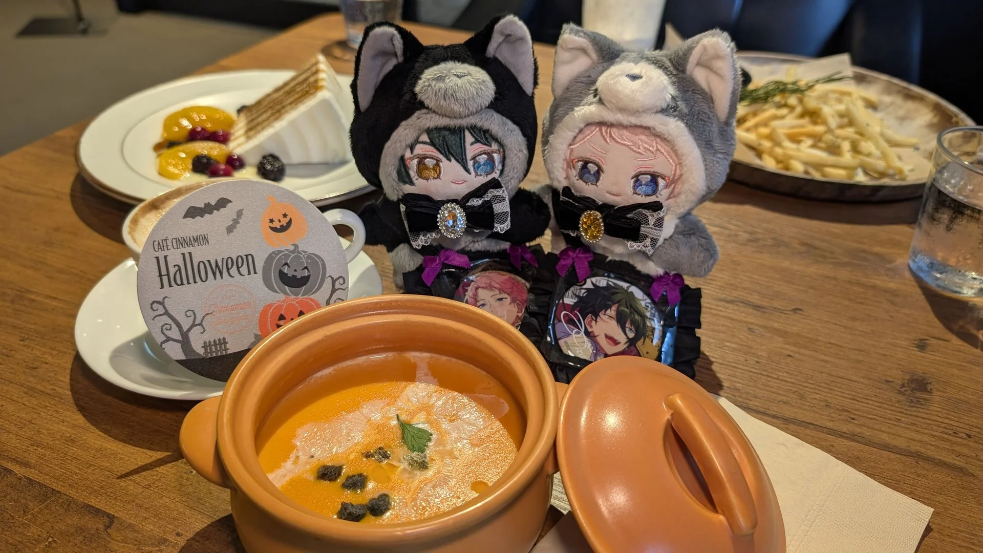 秋はハロウィンメニューも。イベントの際には特別なコースターがもらえます。