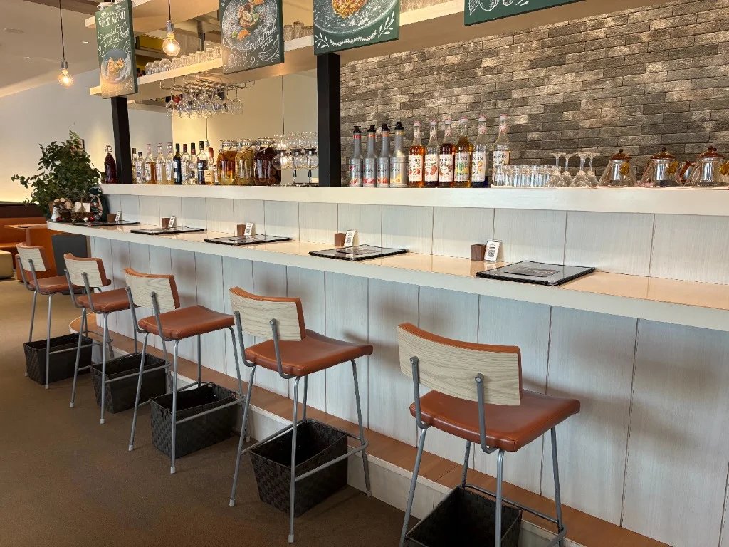 カウンター席はこんな感じです。一日の終わりにゆっくりとお茶やお酒を楽しめます。