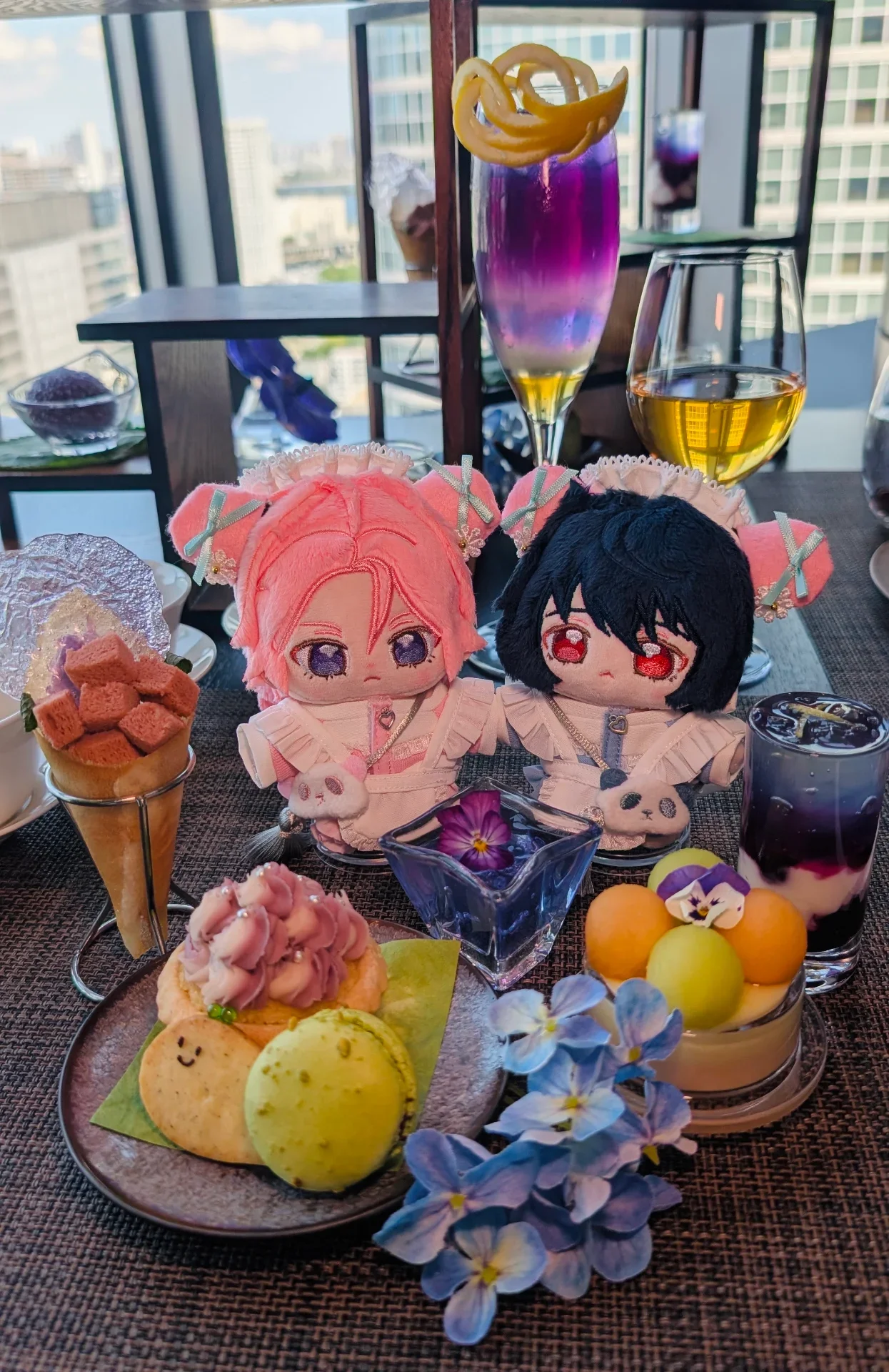 末広がりにスイーツを並べるとさらに奥行きが出ます