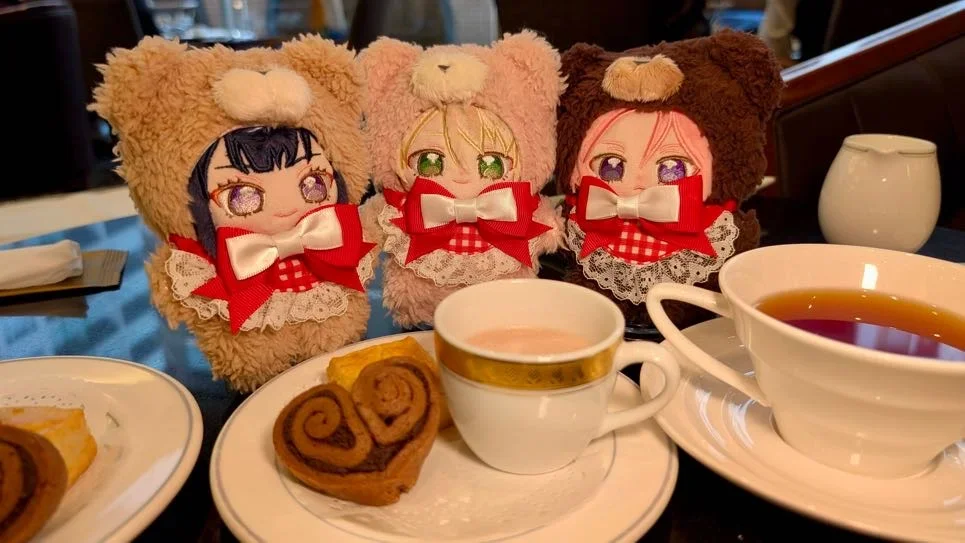 隣のカップと大きさを比べると・・・