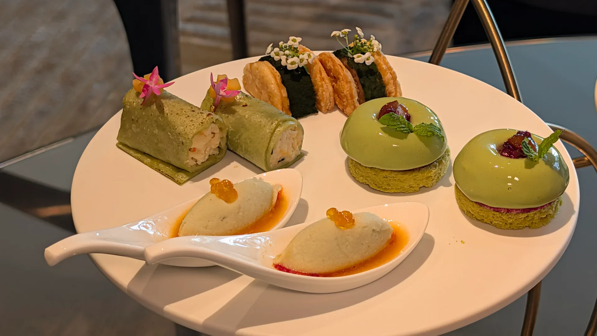 季節のテーマごとに提供される、洗練されたお料理