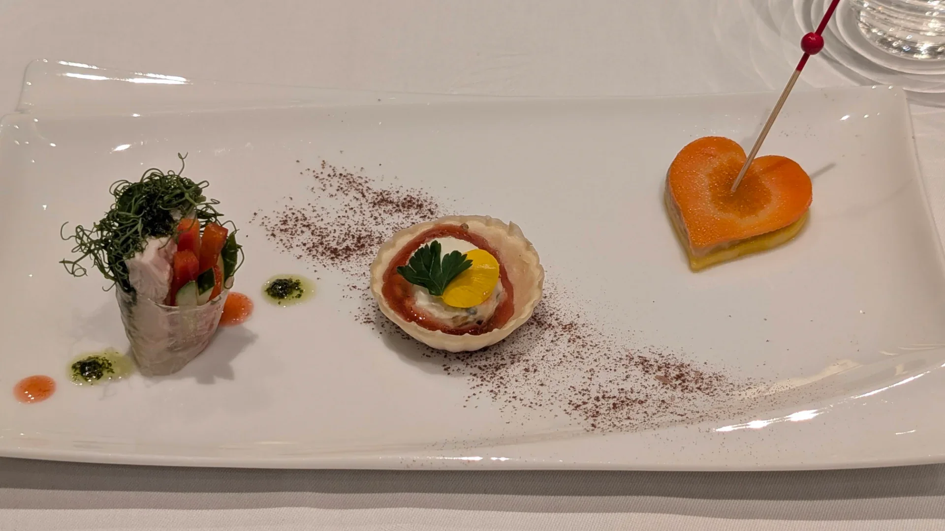 （前菜）冷菜が美しく盛り付けられています