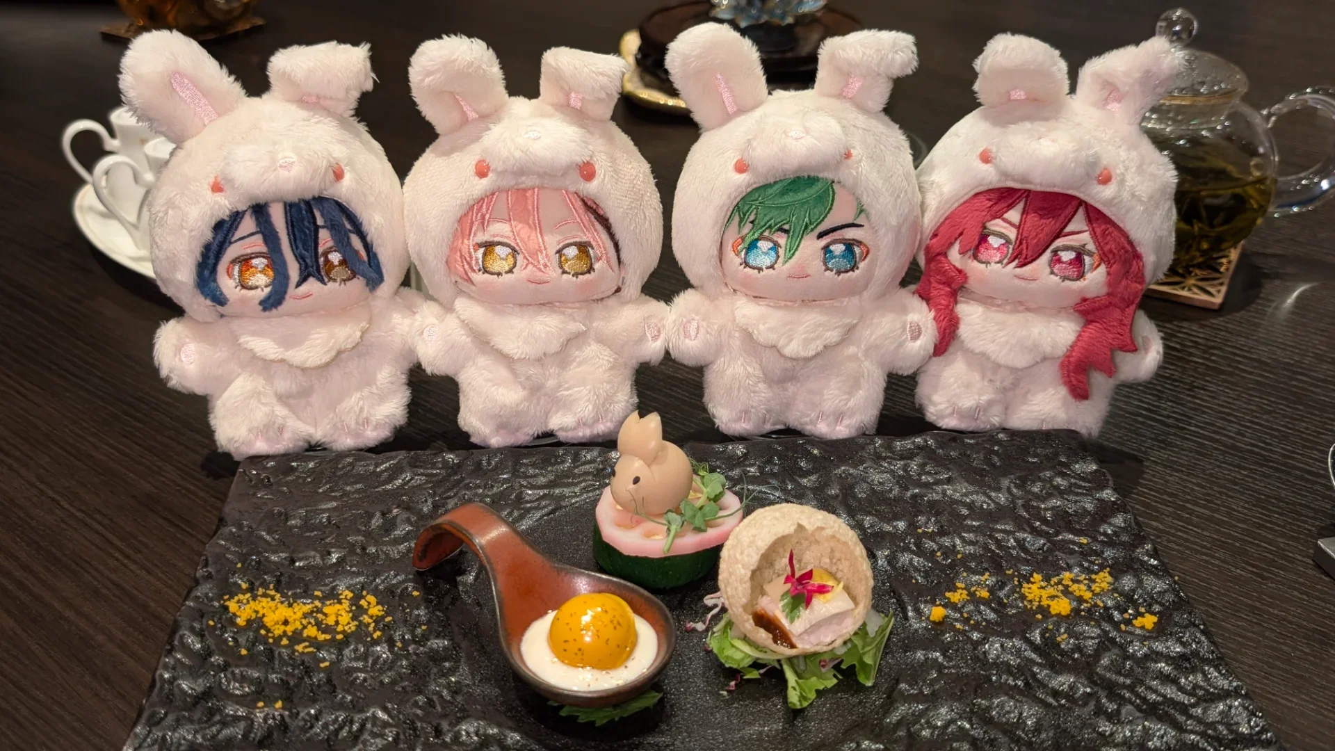 愛らしいうさぎの前菜と。うさぎふわっふわです…!