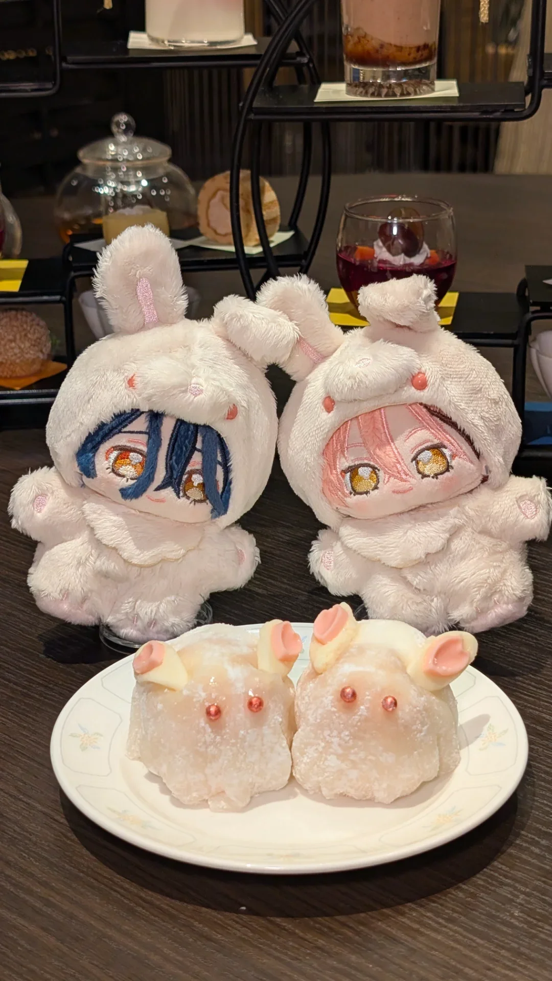 瞳がおそろいで可愛さに悶絶の筆者のテンションをぬいが反映