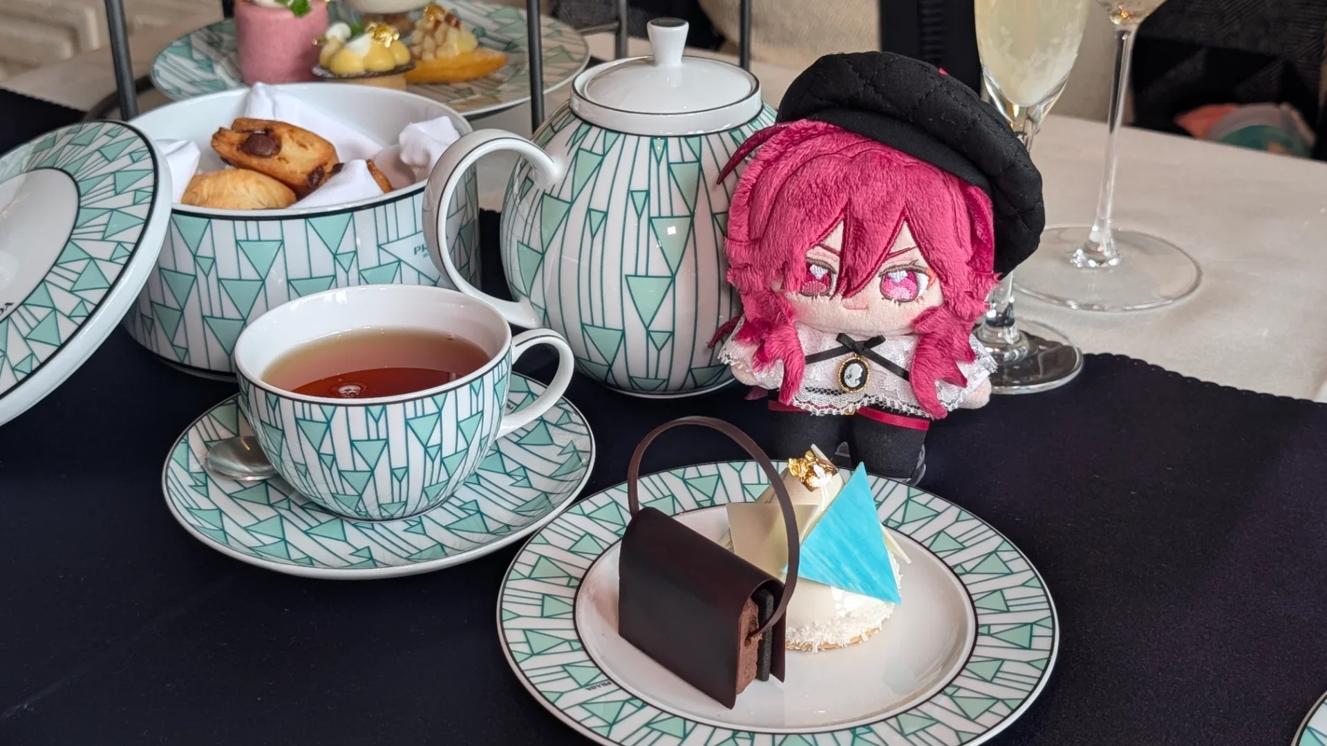 取っ手がとても繊細な作りなので気をつけましょう