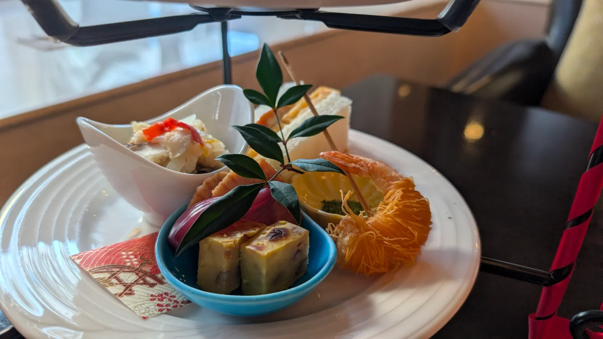 海老のカダイフ巻きなど、食感にもこだわりが
