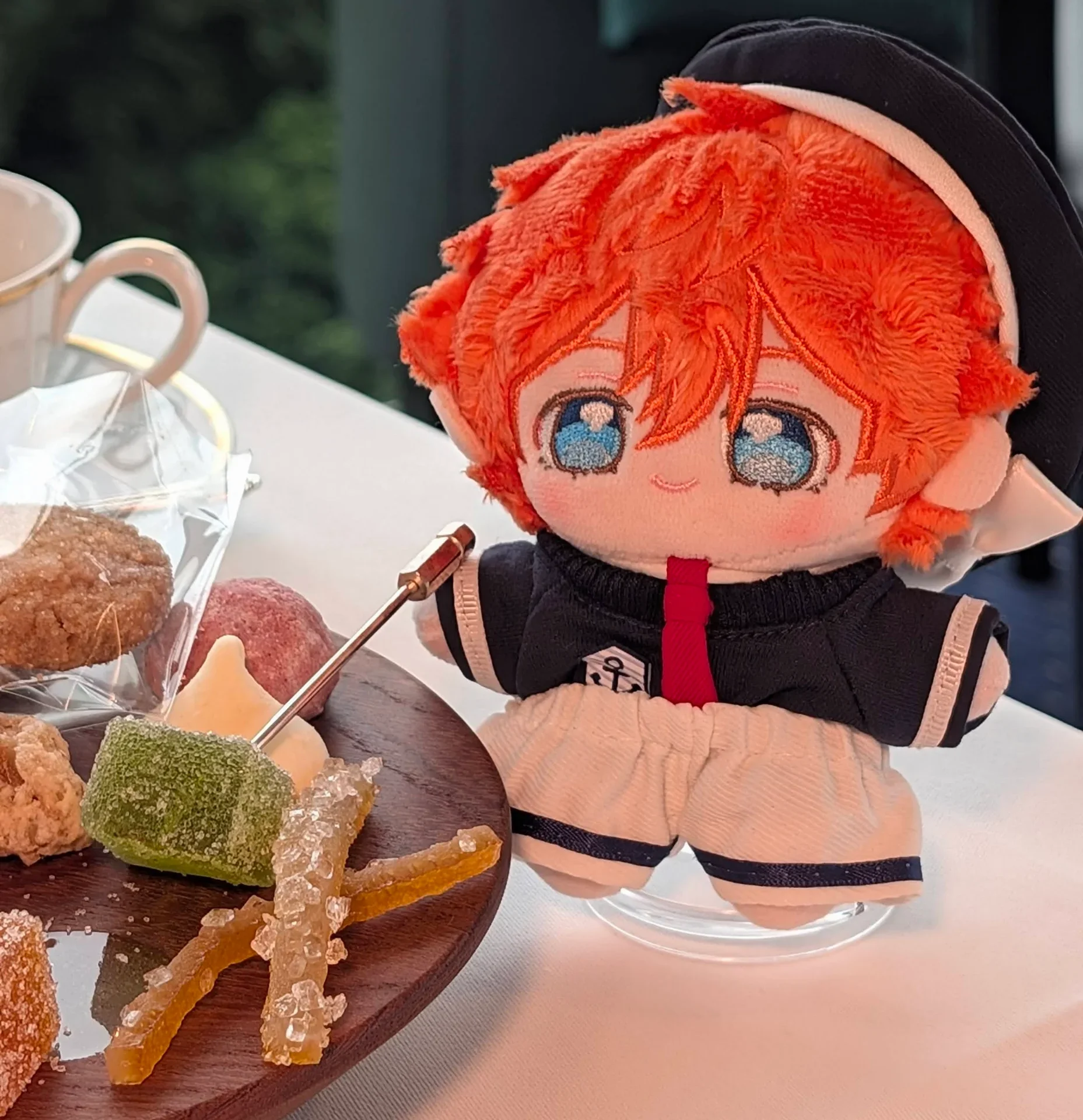 ピックを持たせて、小菓子を楽しんでいるような写真も撮れます